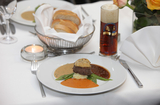 Rinderfilet auf Knoblauchpüree mit Schalotten-, Senf- oder Paprika-Bier-Sauce